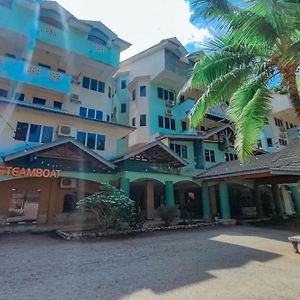 Virgo Batik Resort, Teluk Batik, Lumut